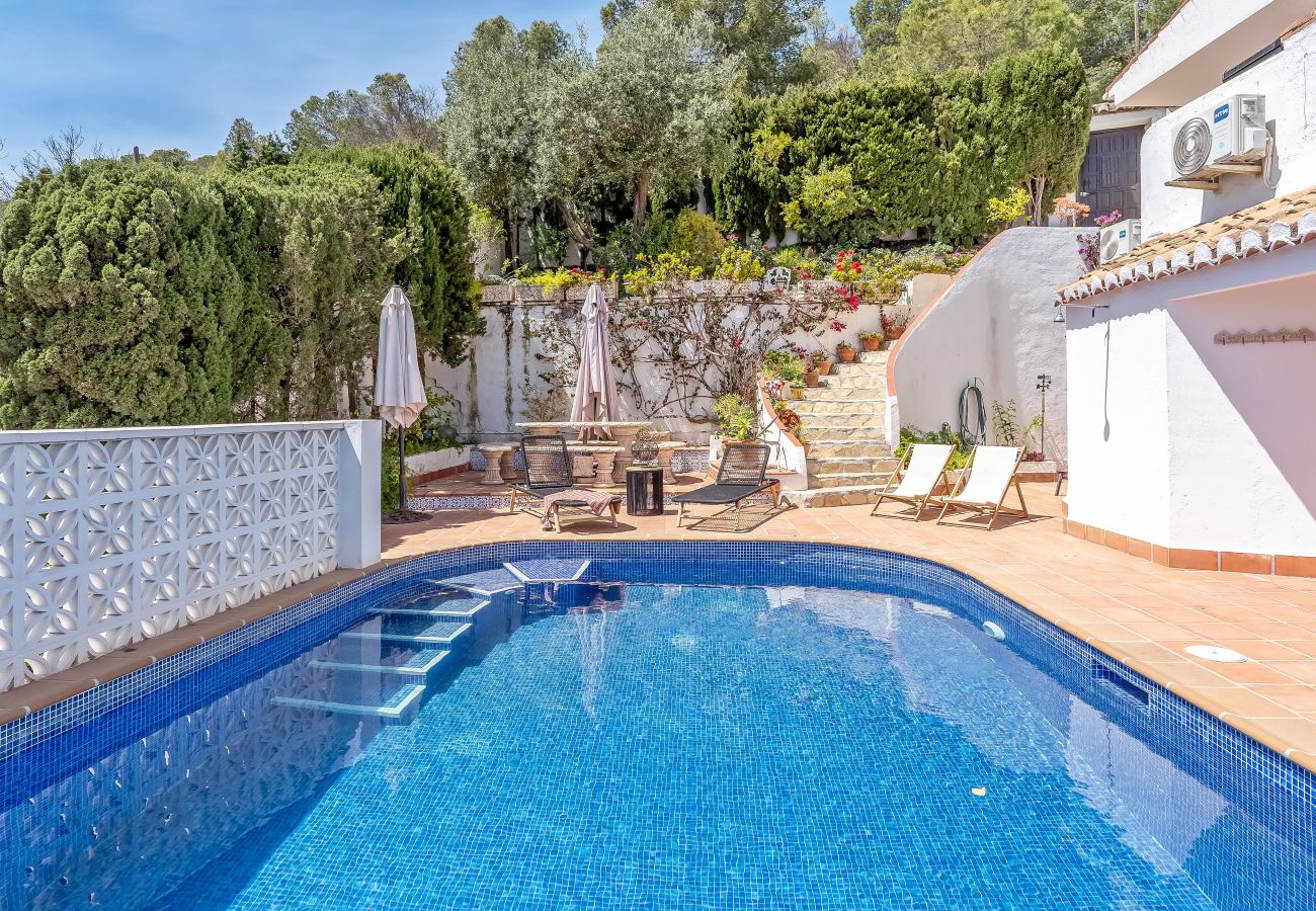 Villa in La Herradura - Exklusive Villa, Wunderschöner Garten, Beheizbarer Privatpool