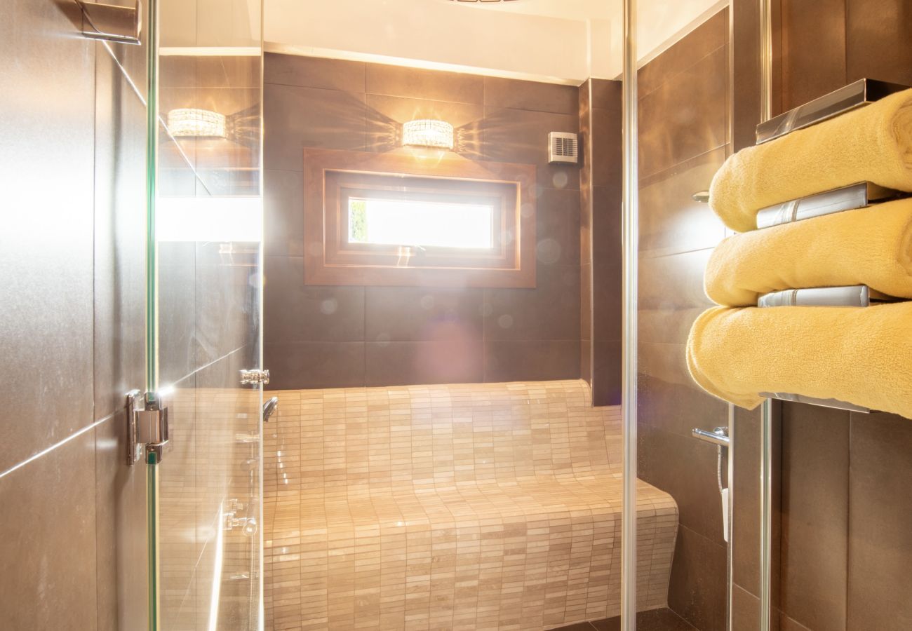Villa in La Herradura - Exklusive Villa – Beheizter Pool, 15 Gäste, Strandnah