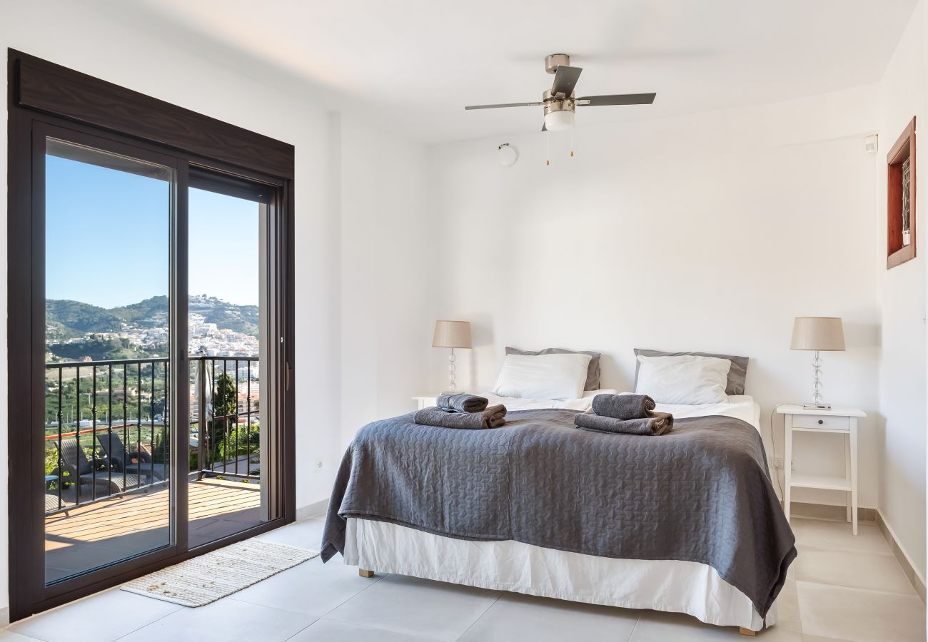 Villa in La Herradura - Exklusive Villa – Beheizter Pool, 15 Gäste, Strandnah