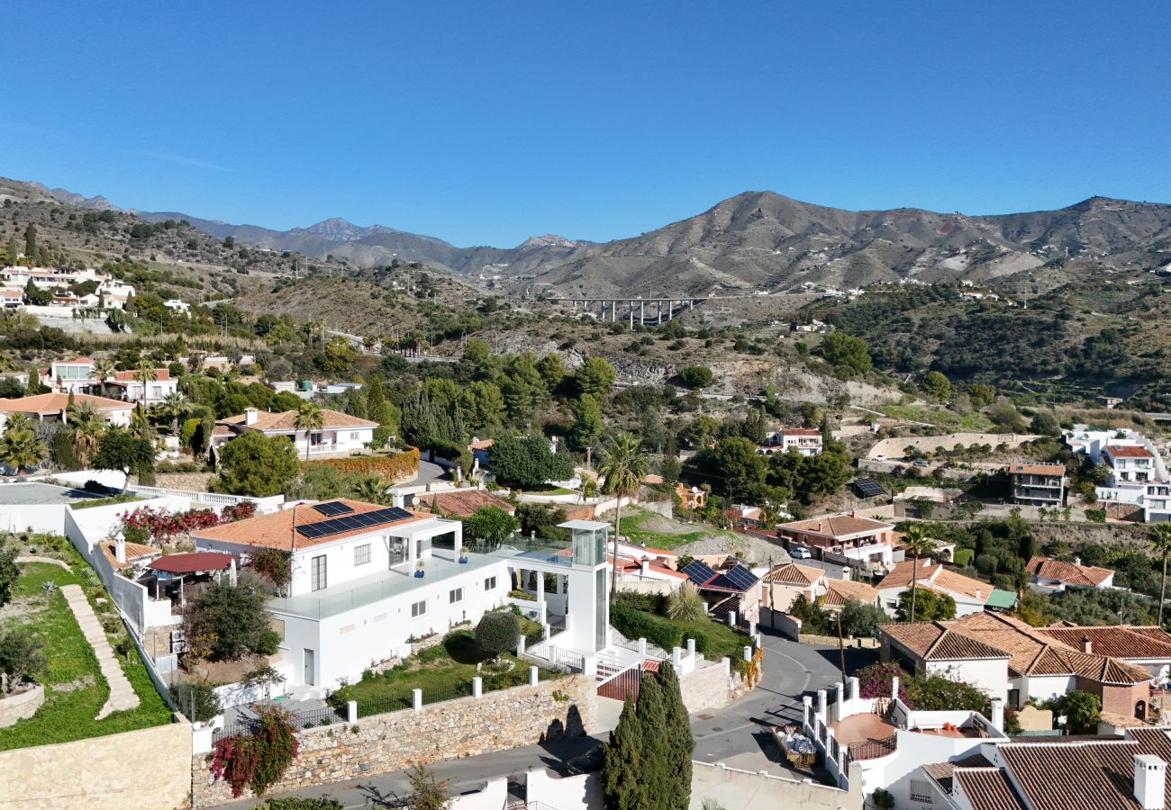 Villa in La Herradura - Exklusive Villa – Beheizter Pool, 15 Gäste, Strandnah