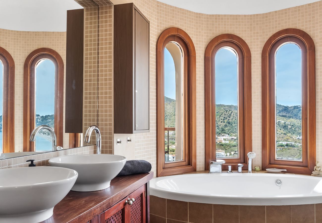 Villa in La Herradura - Exklusive Villa – Beheizter Pool, 15 Gäste, Strandnah