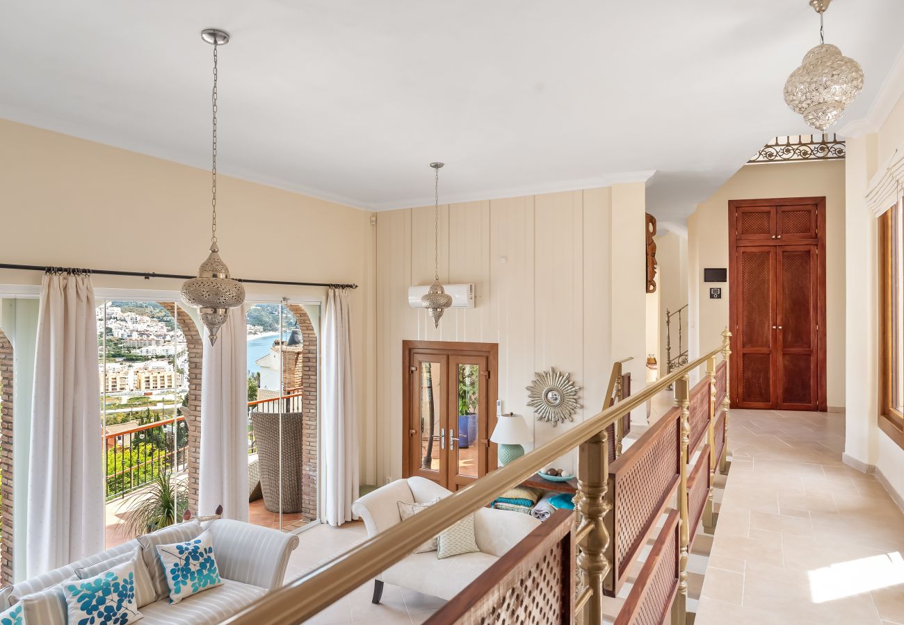 Villa in La Herradura - Exklusive Villa – Beheizter Pool, 15 Gäste, Strandnah