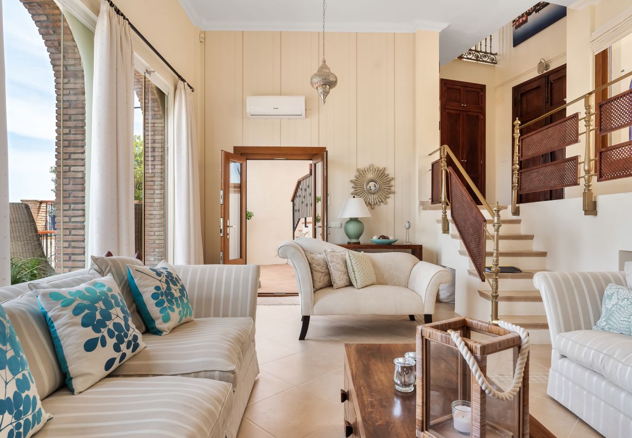 Villa in La Herradura - Exklusive Villa – Beheizter Pool, 15 Gäste, Strandnah