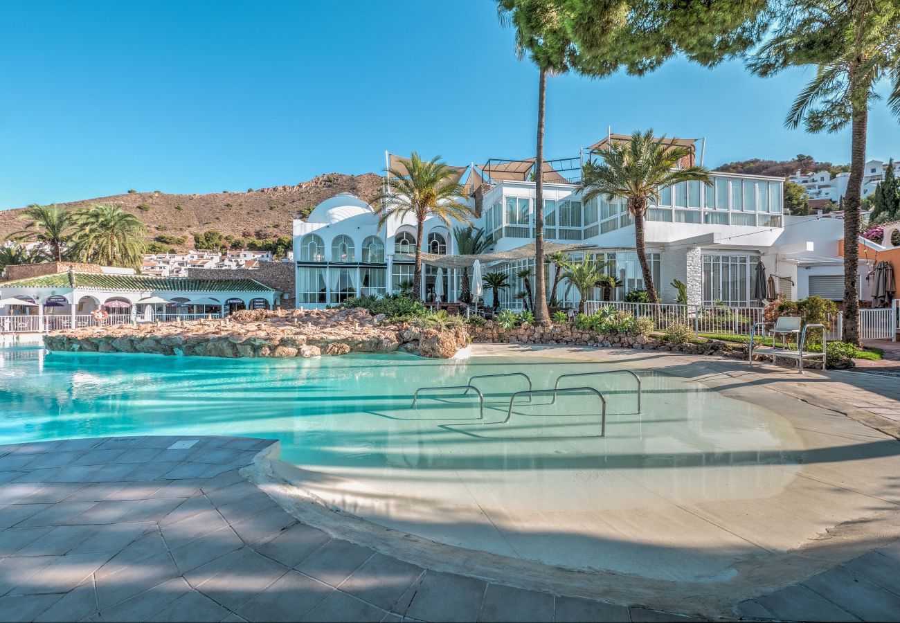 Ferienwohnung in Nerja - Natururlaub & Nerjas größter Poolbereich