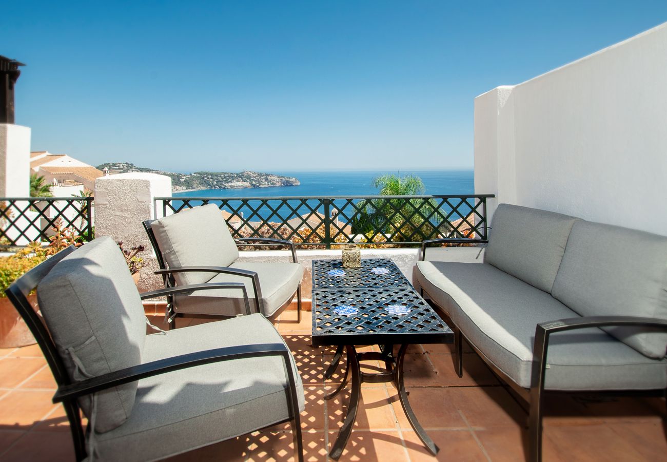 Doppelhaushälfte in La Herradura - Traumaussicht • Terrasse • Pool & Parkplatz