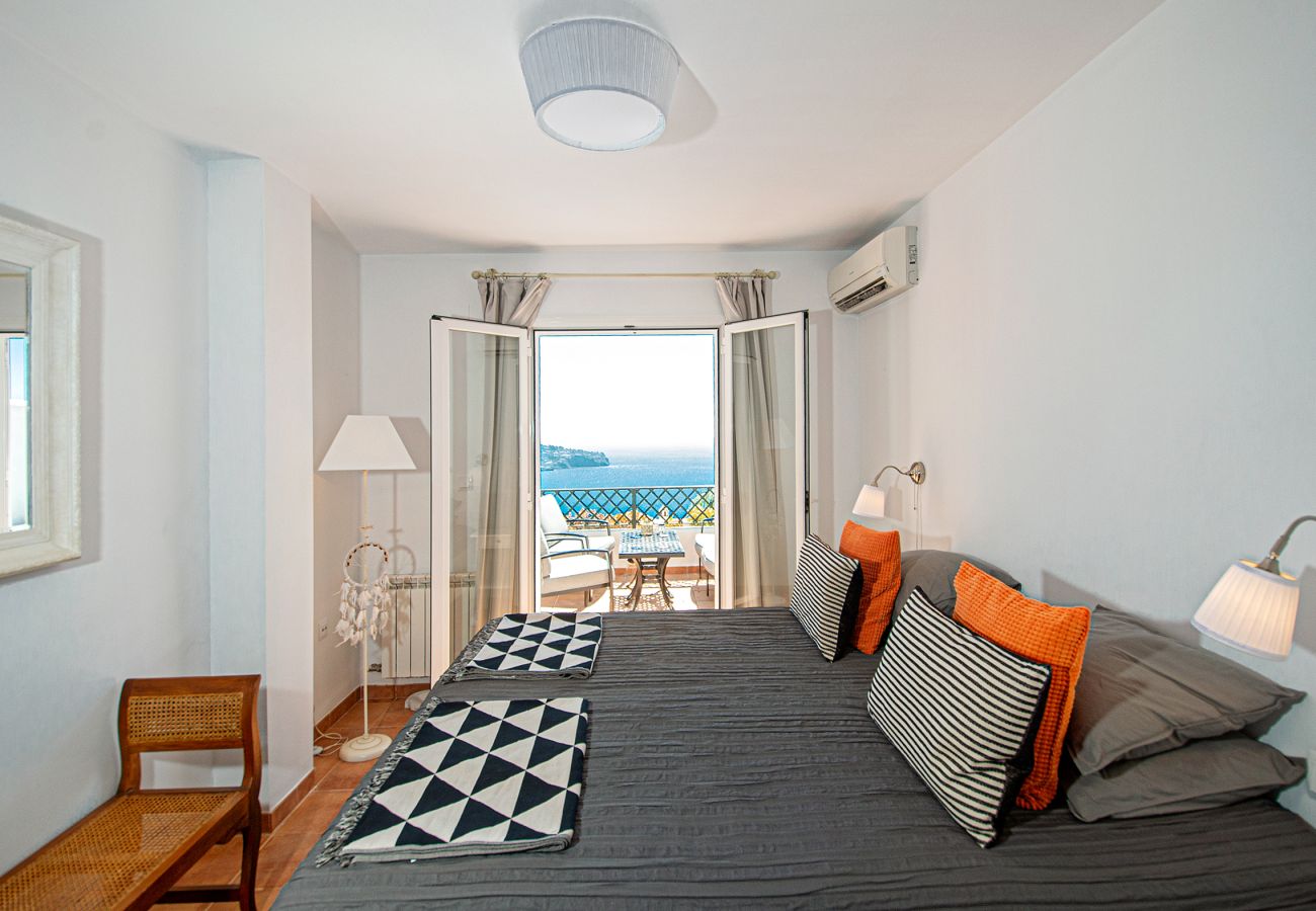 Doppelhaushälfte in La Herradura - Traumaussicht • Terrasse • Pool & Parkplatz