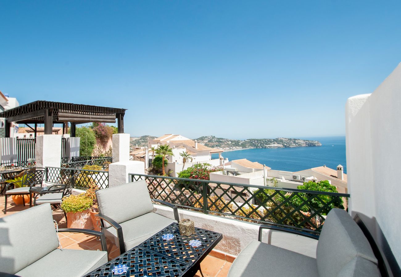 Doppelhaushälfte in La Herradura - Traumaussicht • Terrasse • Pool & Parkplatz