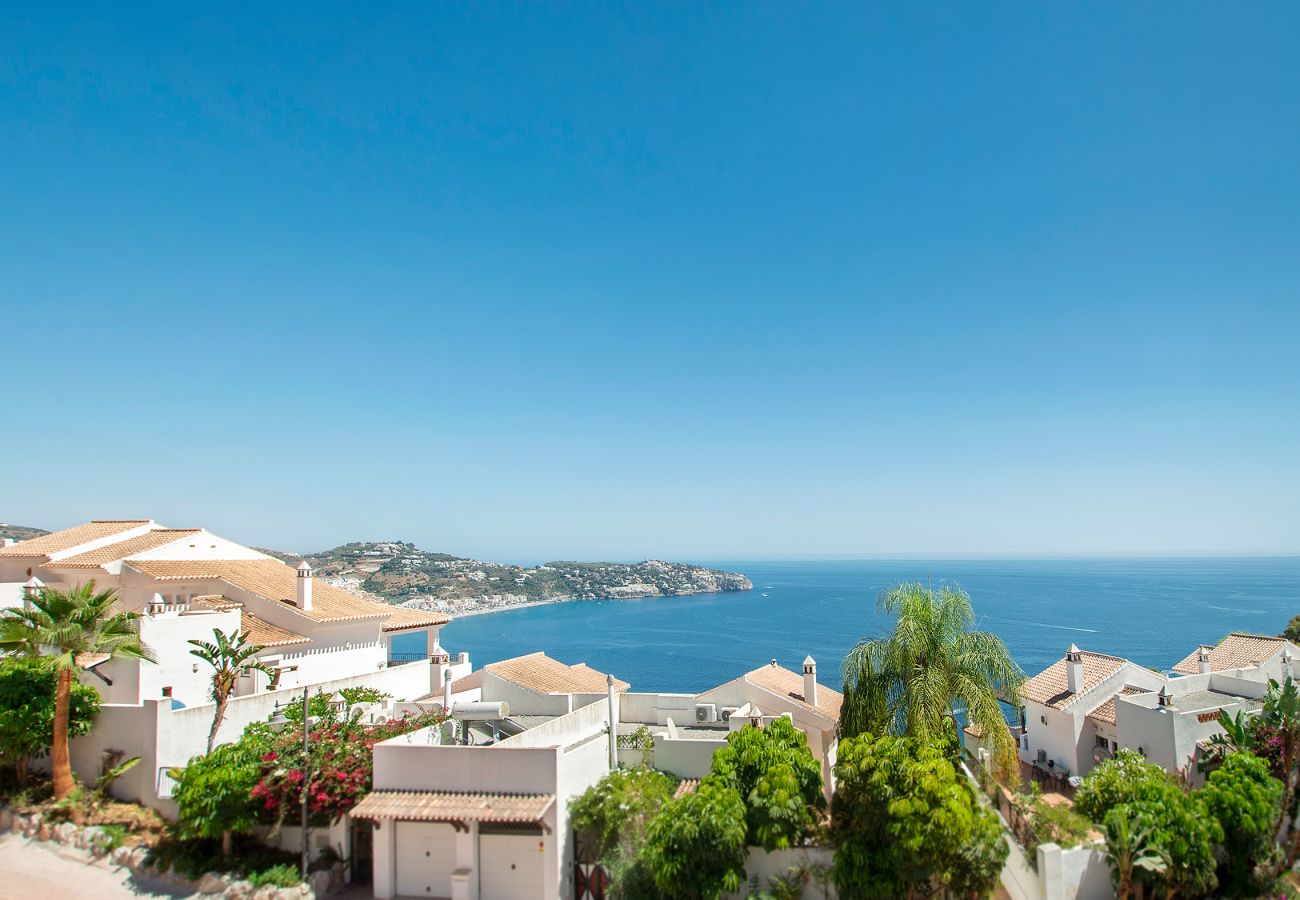 Doppelhaushälfte in La Herradura - Traumaussicht • Terrasse • Pool & Parkplatz