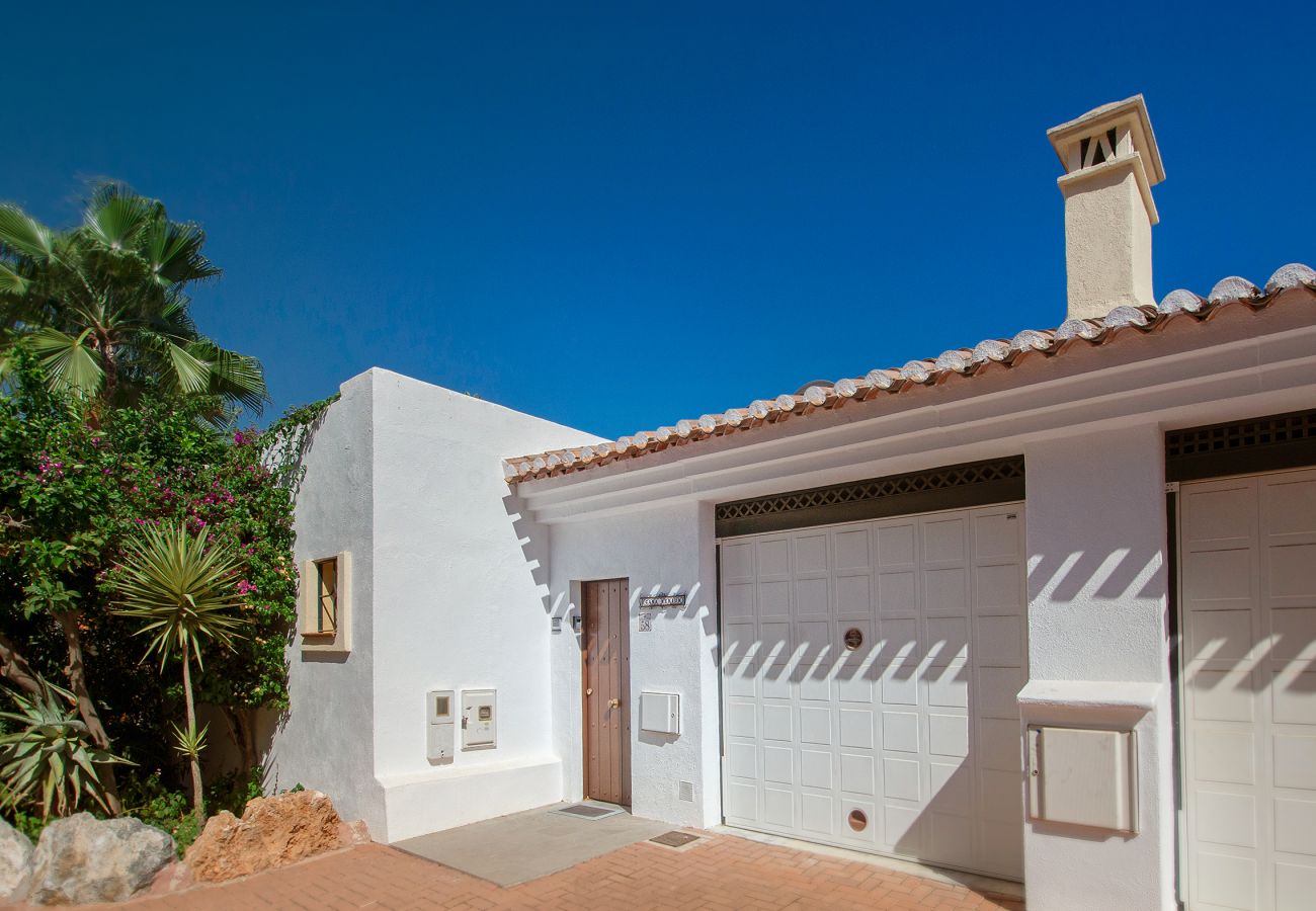 Doppelhaushälfte in La Herradura - Traumaussicht • Terrasse • Pool & Parkplatz