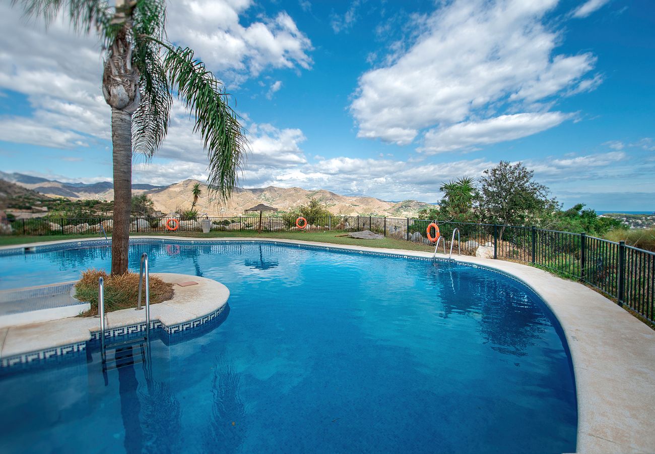 Doppelhaushälfte in La Herradura - Traumaussicht • Terrasse • Pool & Parkplatz