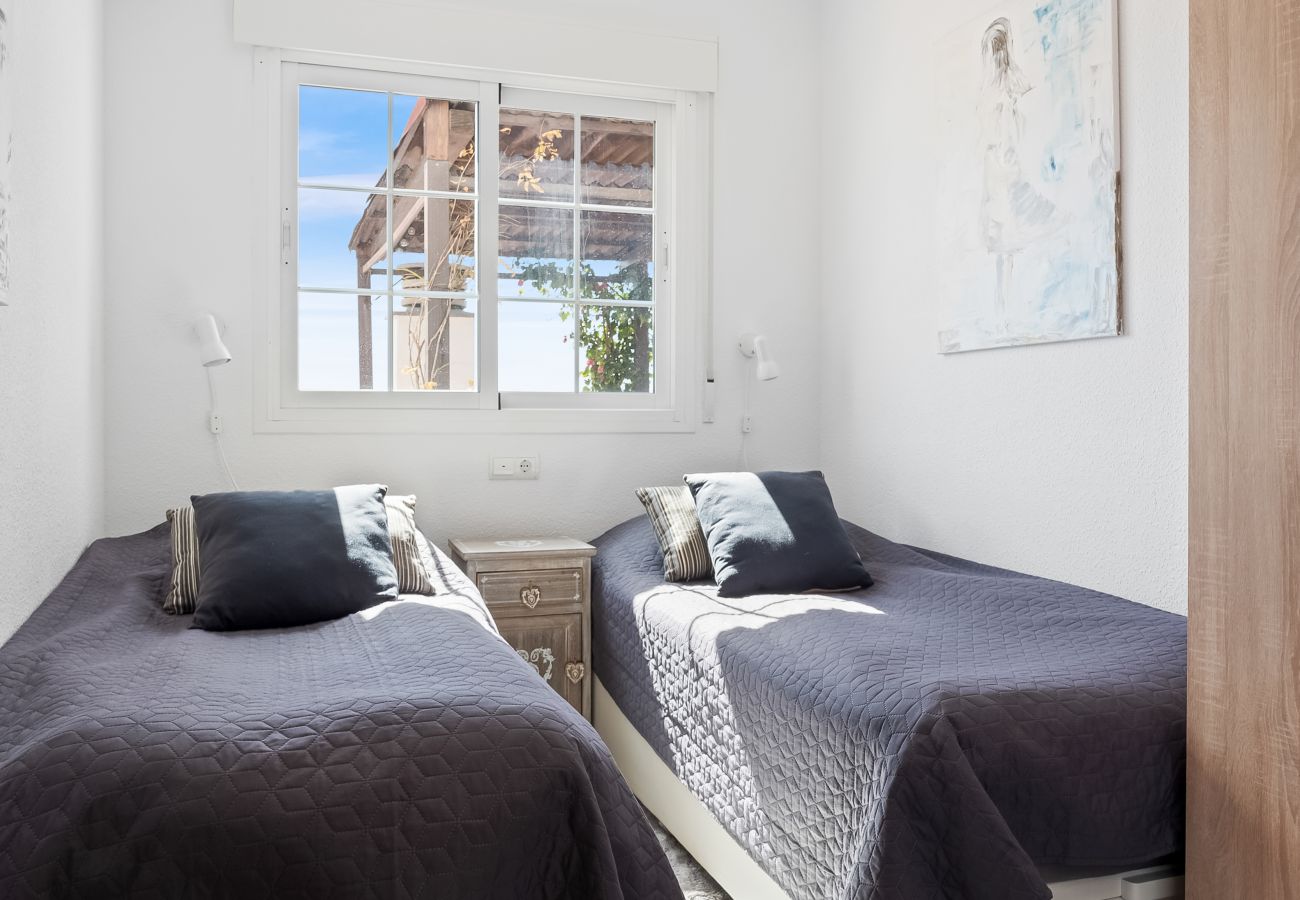 Ferienwohnung in La Herradura - Große Terrasse – Nur wenige Schritte zum Strand & Zentrum