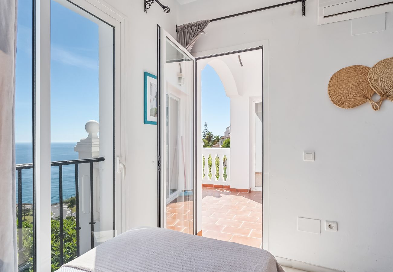 Doppelhaushälfte in Nerja - Moderner Luxus – Townhouse mit privatem Pool und Meerblick