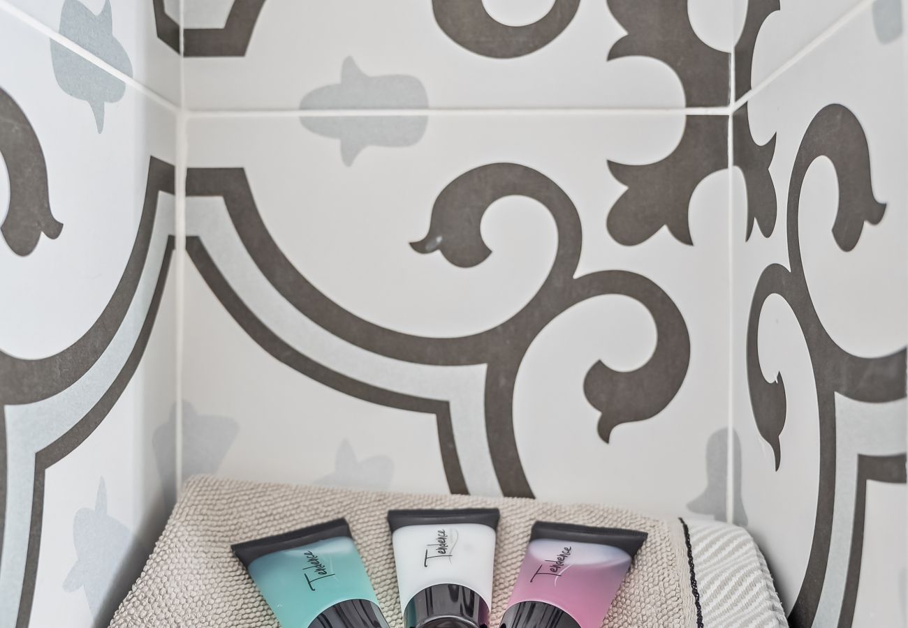 Ferienwohnung in Nerja - Meerblick, drei Terrassen – nahe Burriana Beach