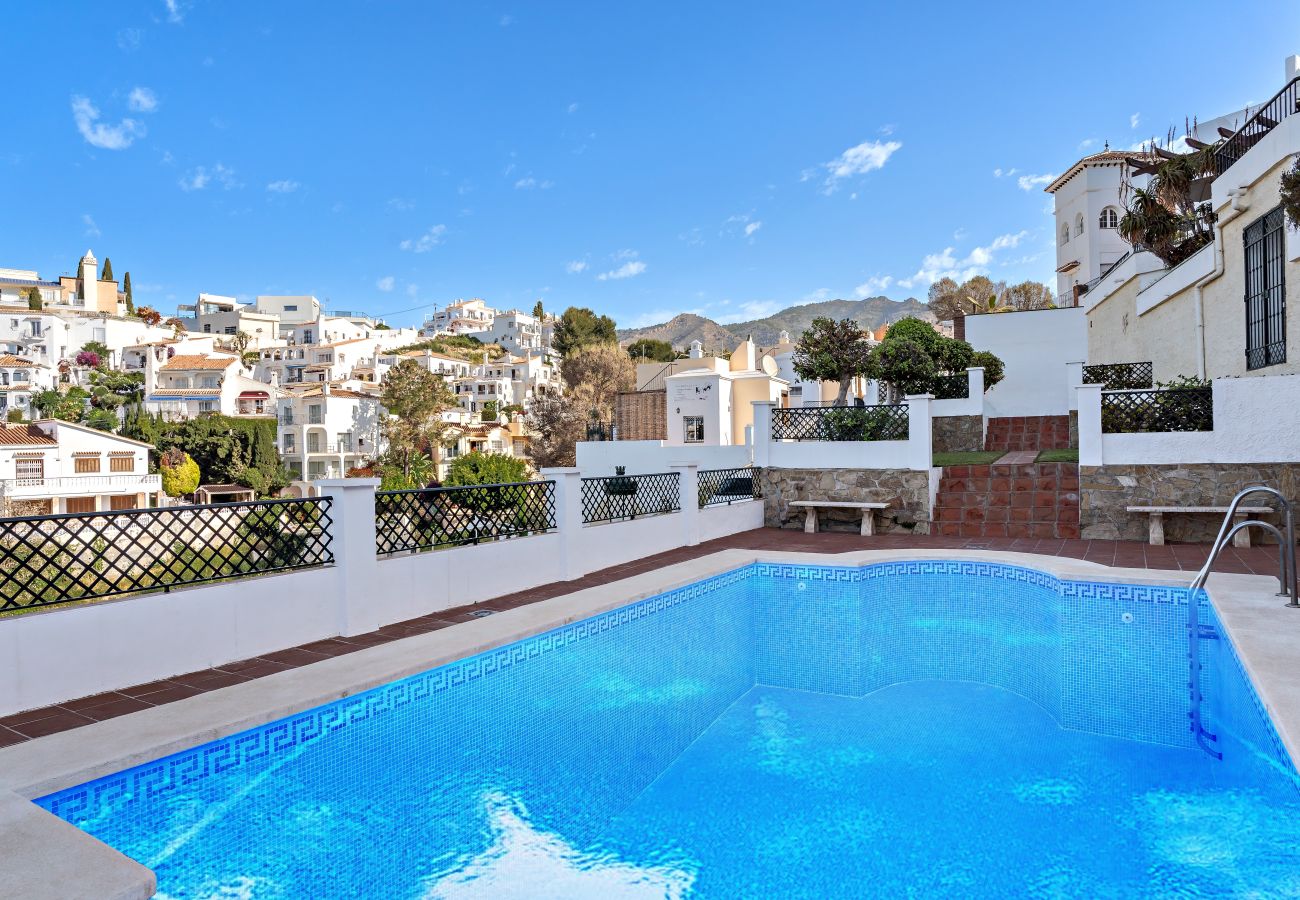 Ferienwohnung in Nerja - Meerblick, drei Terrassen – nahe Burriana Beach