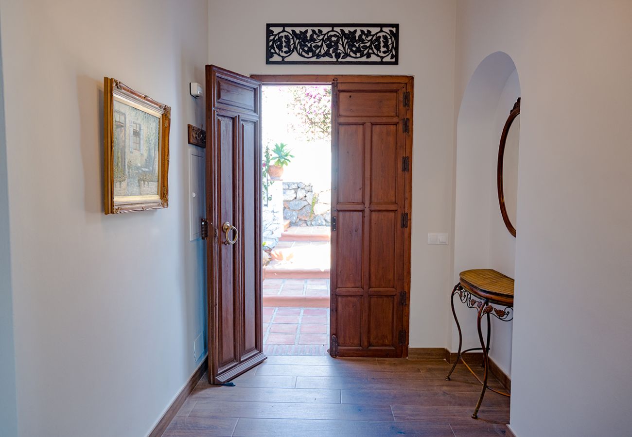 Villa en La Herradura - Villa de lujo con vista al mar, piscina privada climatizada (opcional)