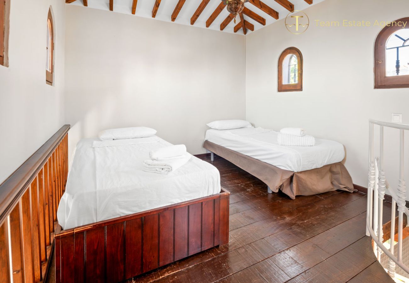 Villa en La Herradura - Villa de lujo con vista al mar, piscina privada climatizada (opcional)
