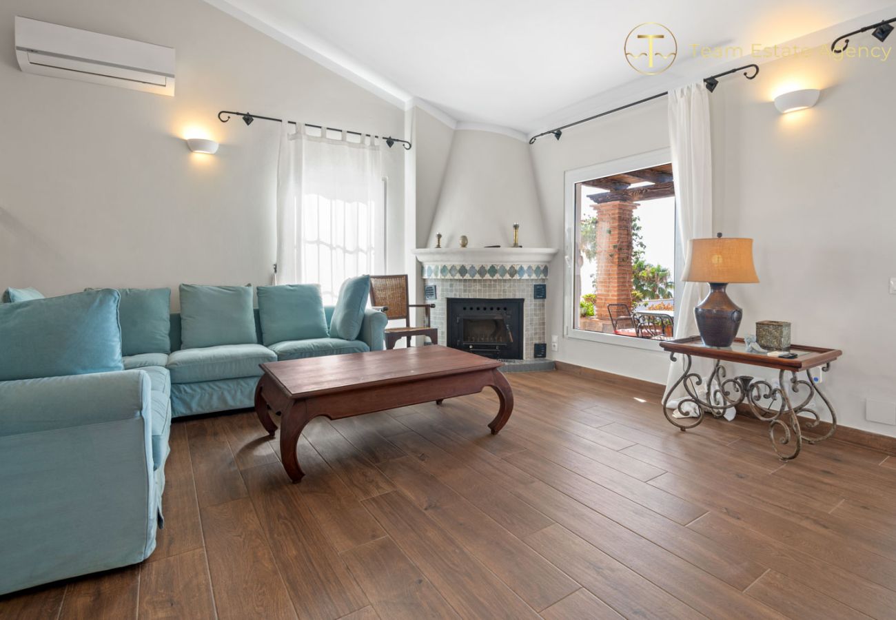 Villa en La Herradura - Villa de lujo con vista al mar, piscina privada climatizada (opcional)