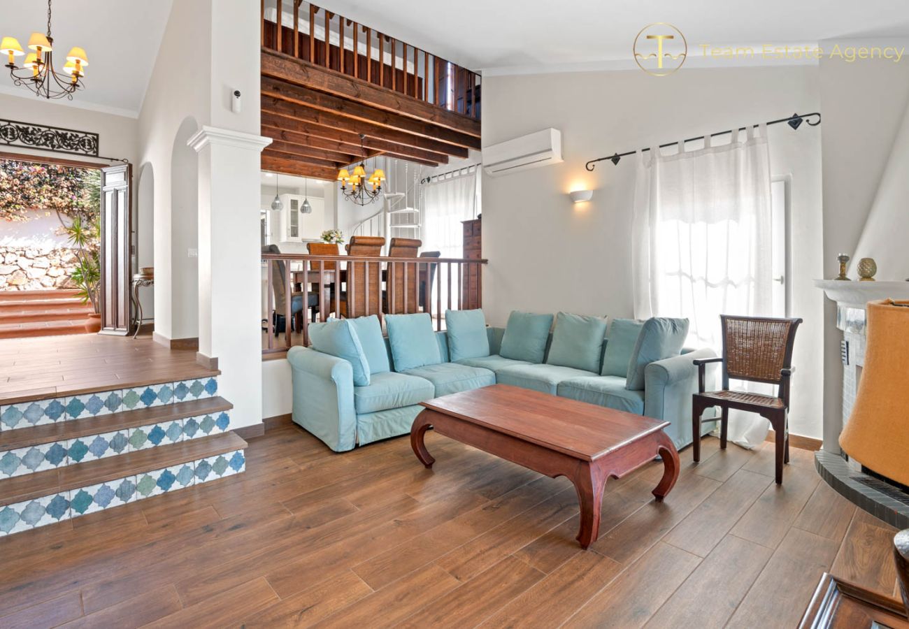 Villa en La Herradura - Villa de lujo con vista al mar, piscina privada climatizada (opcional)