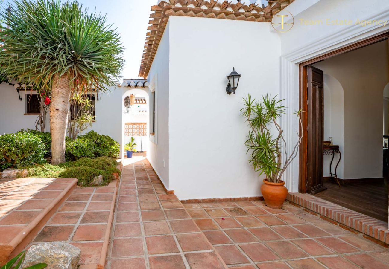 Villa en La Herradura - Villa de lujo con vista al mar, piscina privada climatizada (opcional)