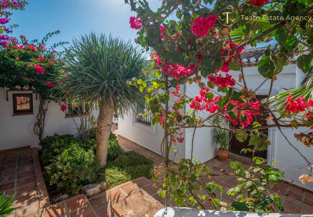 Villa en La Herradura - Villa de lujo con vista al mar, piscina privada climatizada (opcional)