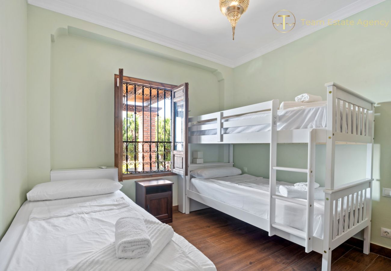 Villa en La Herradura - Villa de lujo con vista al mar, piscina privada climatizada (opcional)