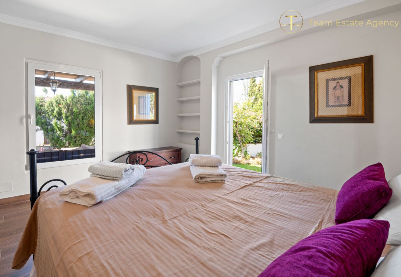 Villa en La Herradura - Villa de lujo con vista al mar, piscina privada climatizada (opcional)