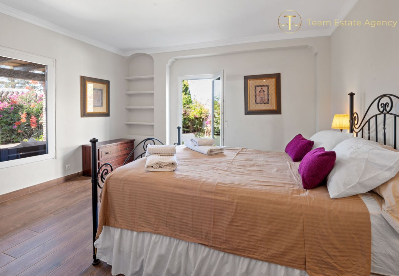 Villa en La Herradura - Villa de lujo con vista al mar, piscina privada climatizada (opcional)