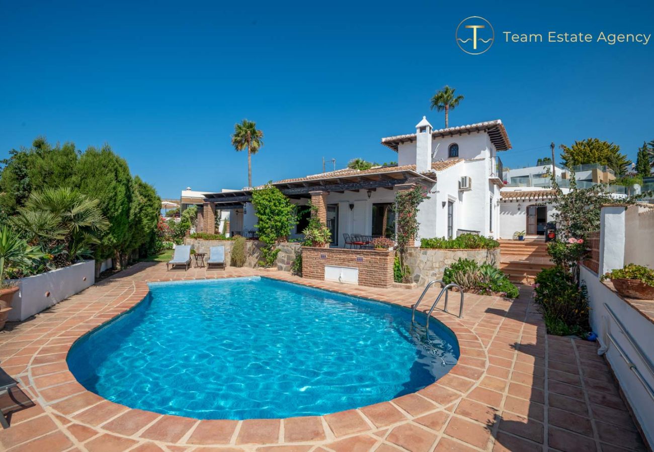 Villa en La Herradura - Villa de lujo con vista al mar, piscina privada climatizada (opcional)