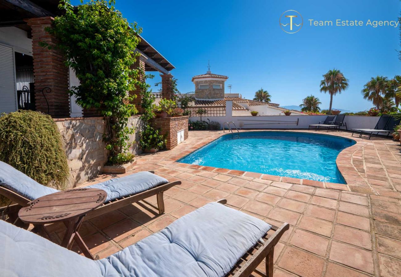 Villa en La Herradura - Villa de lujo con vista al mar, piscina privada climatizada (opcional)