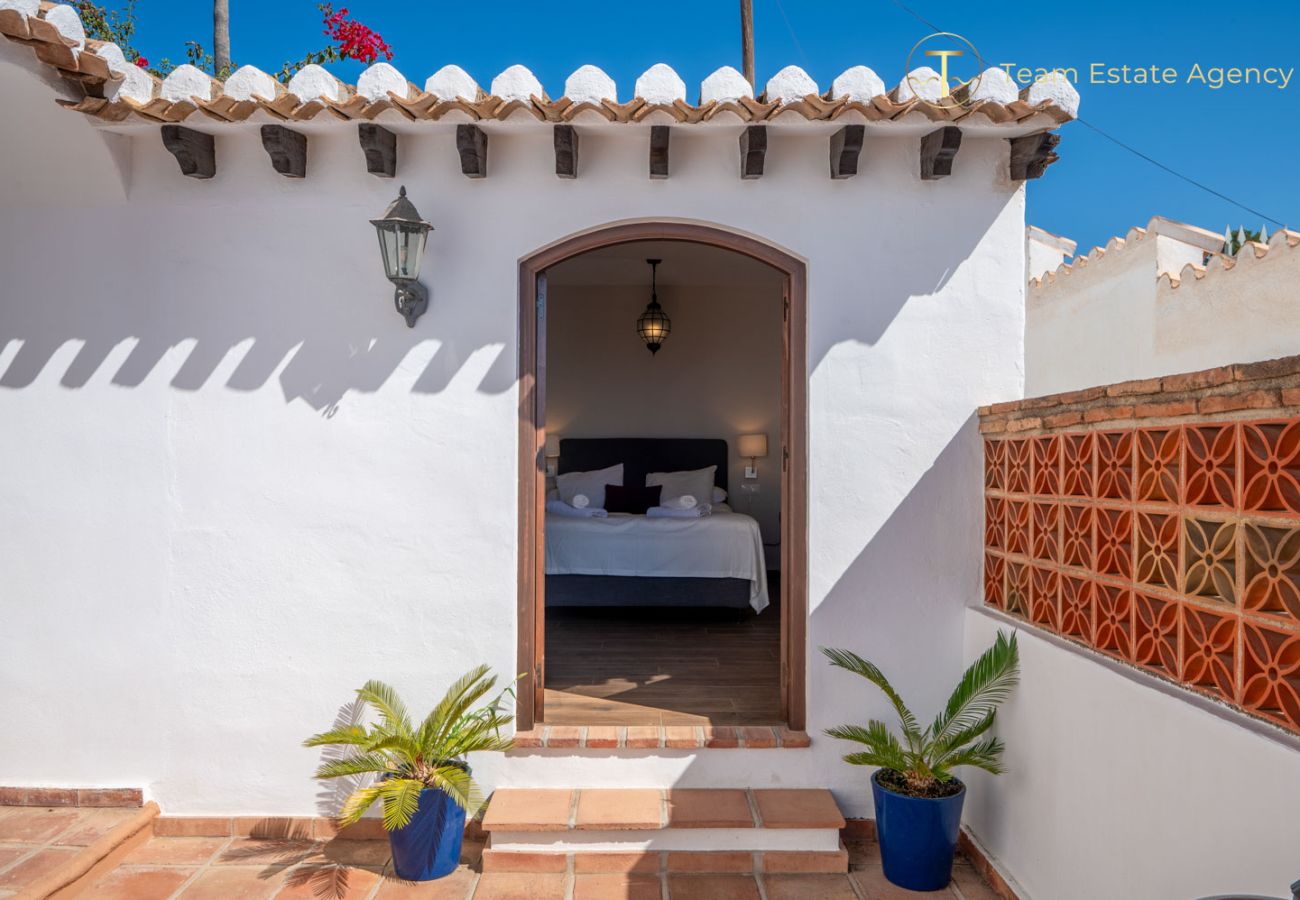 Villa en La Herradura - Villa de lujo con vista al mar, piscina privada climatizada (opcional)