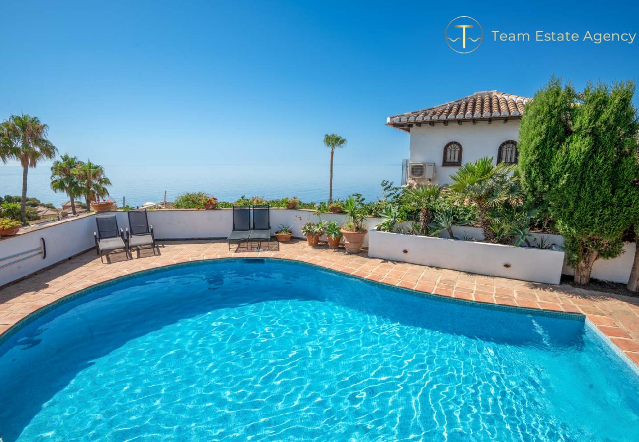Villa en La Herradura - Villa de lujo con vista al mar, piscina privada climatizada (opcional)