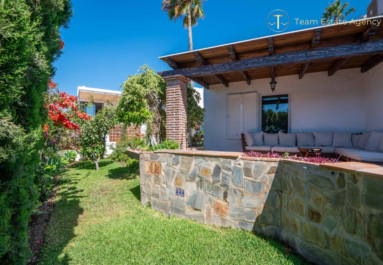 Villa en La Herradura - Villa de lujo con vista al mar, piscina privada climatizada (opcional)