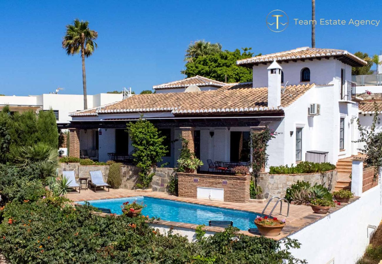 Villa en La Herradura - Villa de lujo con vista al mar, piscina privada climatizada (opcional)