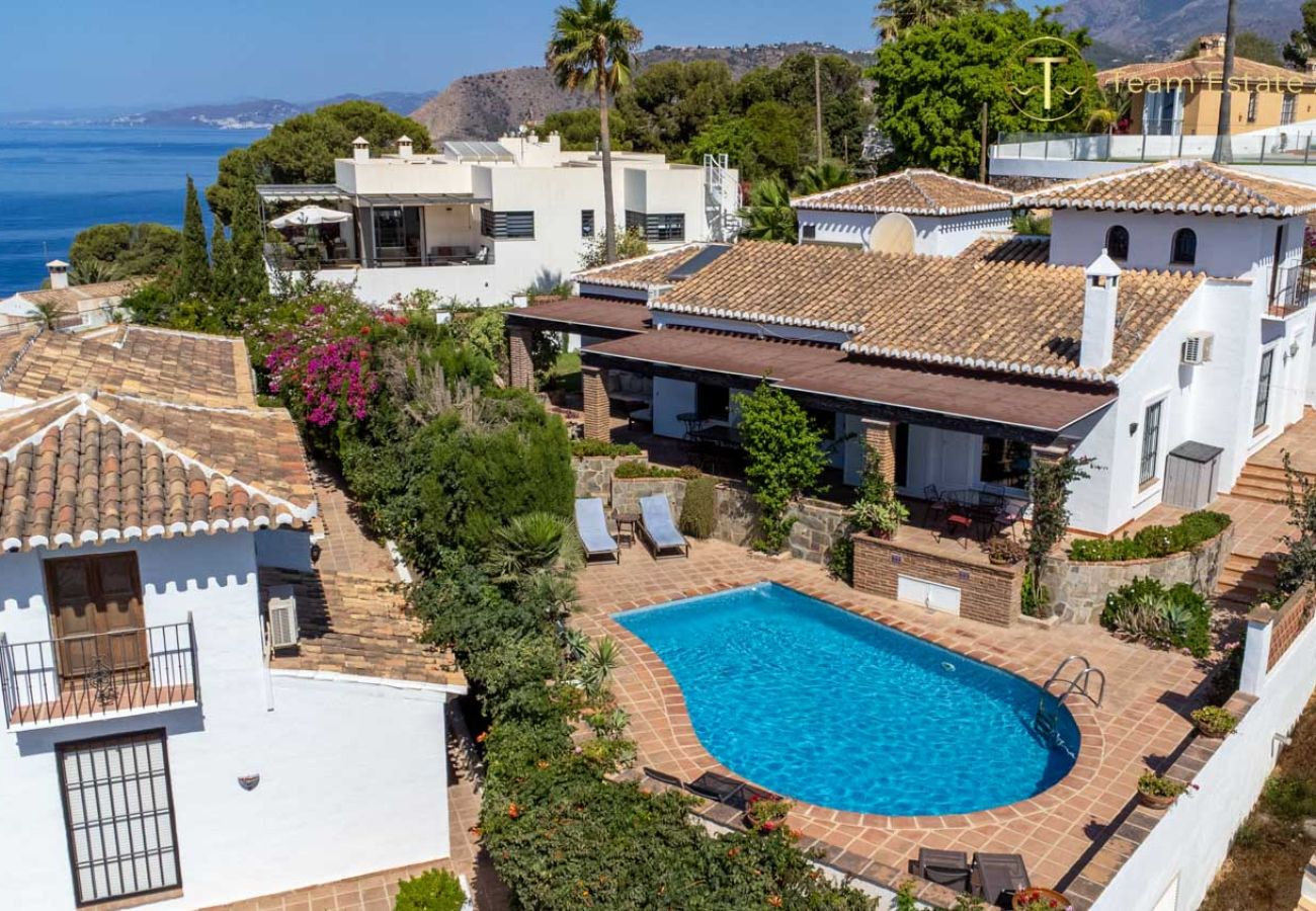 Villa en La Herradura - Villa de lujo con vista al mar, piscina privada climatizada (opcional)
