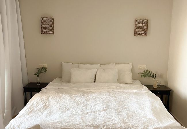 Apartamento en Nerja - Vistas al mar, amplia terraza y acceso a piscina. Apartamento en Nerja - Vistas al mar, amplia terraza y acceso a piscina.