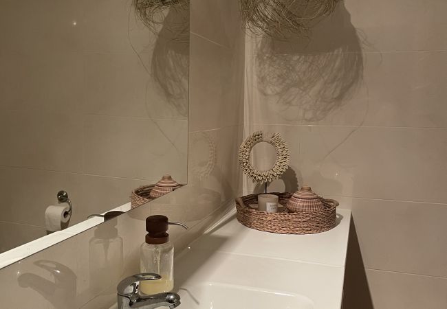 Apartamento en Nerja - Vistas al mar, amplia terraza y acceso a piscina. Apartamento en Nerja - Vistas al mar, amplia terraza y acceso a piscina.