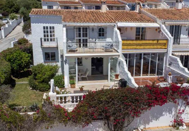 Casa adosada en Nerja - Adosado con terrazas, jardín y piscina comunitaria Casa adosada en Nerja - Adosado con terrazas, jardín y piscina comunitaria