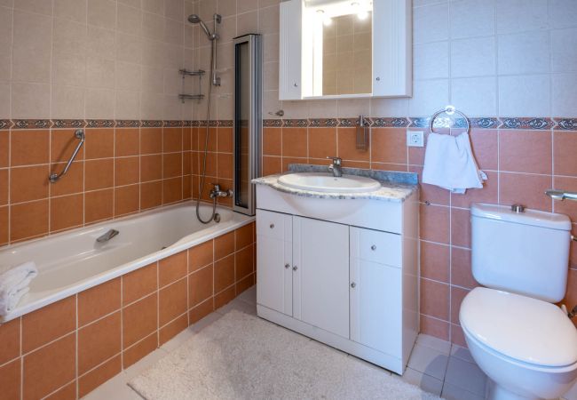 Casa adosada en Nerja - Adosado con terrazas, jardín y piscina comunitaria Casa adosada en Nerja - Adosado con terrazas, jardín y piscina comunitaria