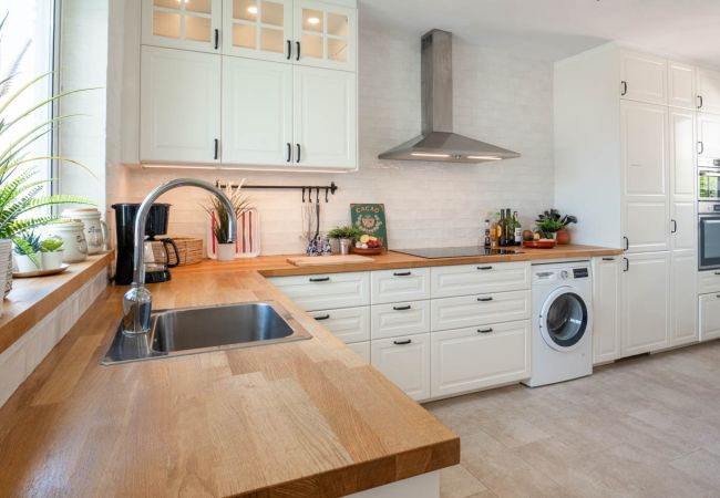 Casa adosada en Nerja - Adosado con terrazas, jardín y piscina comunitaria Casa adosada en Nerja - Adosado con terrazas, jardín y piscina comunitaria