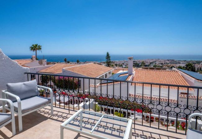 Casa adosada en Nerja - Adosado con terrazas, jardín y piscina comunitaria Casa adosada en Nerja - Adosado con terrazas, jardín y piscina comunitaria