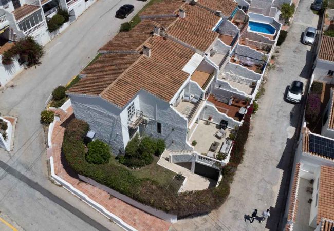 Casa adosada en Nerja - Adosado con terrazas, jardín y piscina comunitaria Casa adosada en Nerja - Adosado con terrazas, jardín y piscina comunitaria