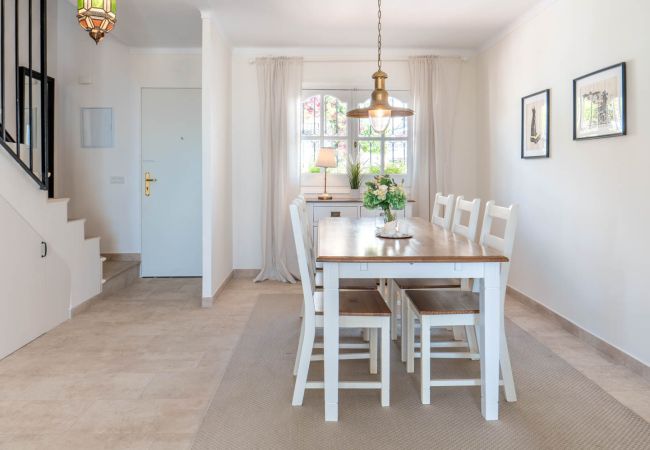 Casa adosada en Nerja - Adosado con terrazas, jardín y piscina comunitaria Casa adosada en Nerja - Adosado con terrazas, jardín y piscina comunitaria