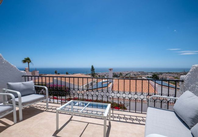 Casa adosada en Nerja - Adosado con terrazas, jardín y piscina comunitaria Casa adosada en Nerja - Adosado con terrazas, jardín y piscina comunitaria
