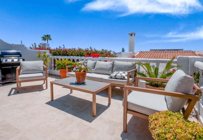 Casa adosada en Nerja - Adosado con terrazas, jardín y piscina comunitaria Casa adosada en Nerja - Adosado con terrazas, jardín y piscina comunitaria
