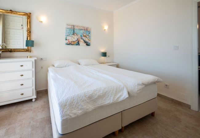 Casa adosada en Nerja - Adosado con terrazas, jardín y piscina comunitaria Casa adosada en Nerja - Adosado con terrazas, jardín y piscina comunitaria