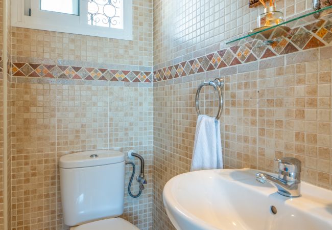 Casa adosada en Nerja - Adosado con terrazas, jardín y piscina comunitaria Casa adosada en Nerja - Adosado con terrazas, jardín y piscina comunitaria