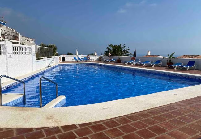 Casa adosada en Nerja - Adosado con terrazas, jardín y piscina comunitaria Casa adosada en Nerja - Adosado con terrazas, jardín y piscina comunitaria