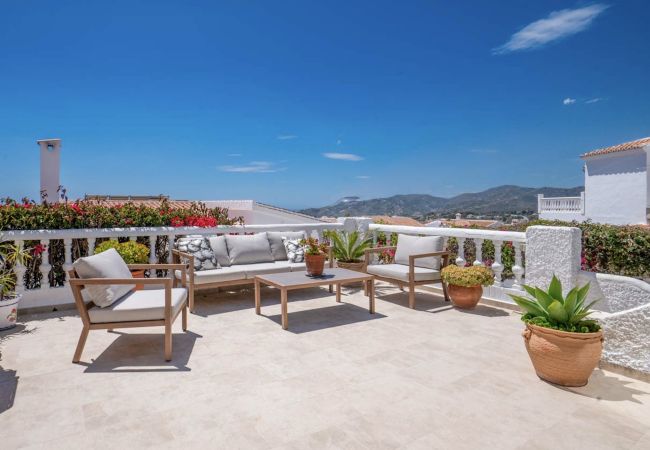 Casa adosada en Nerja - Adosado con terrazas, jardín y piscina comunitaria