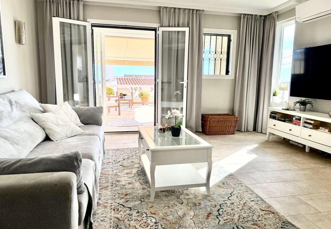 Casa adosada en Nerja - Adosado con terrazas, jardín y piscina comunitaria