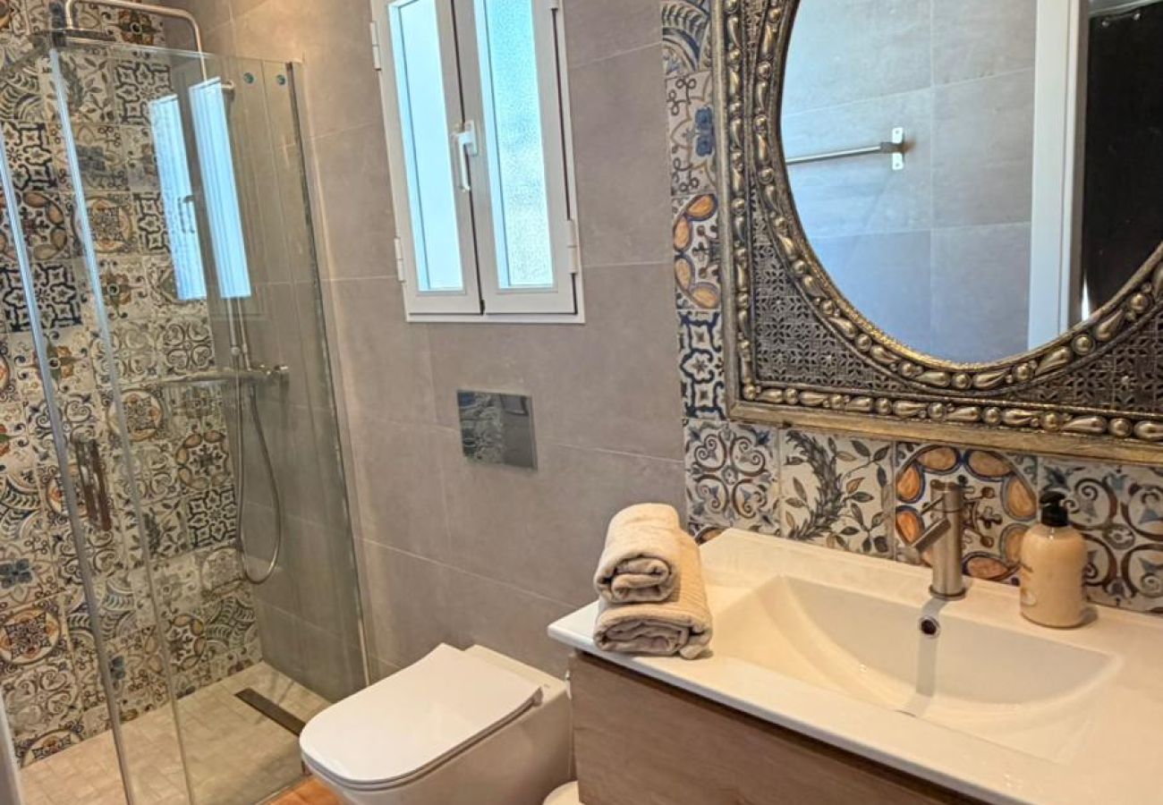 Casa adosada en Nerja - Adosado con terrazas, jardín y piscina comunitaria
